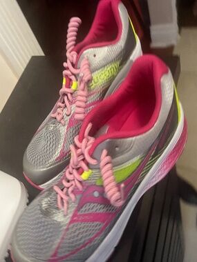 Saucony girl sneakers with curly laces US 3.5 - worn once